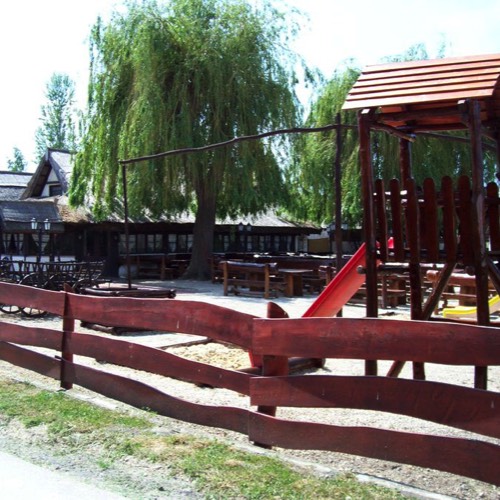 Restaurant mit Spielplatz in Balatonudvari